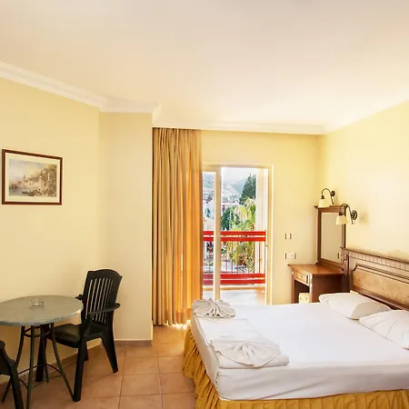 Club Amaris Aparthotel 3*