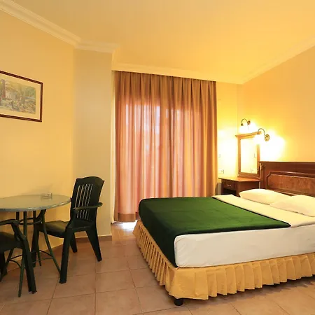 Club Amaris Aparthotel 3*