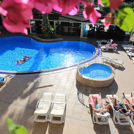 Aparthotel Club Amaris 3*