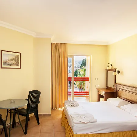 Club Amaris Aparthotel 3*