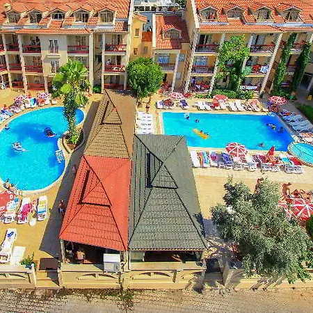Club Amaris Aparthotel 3*